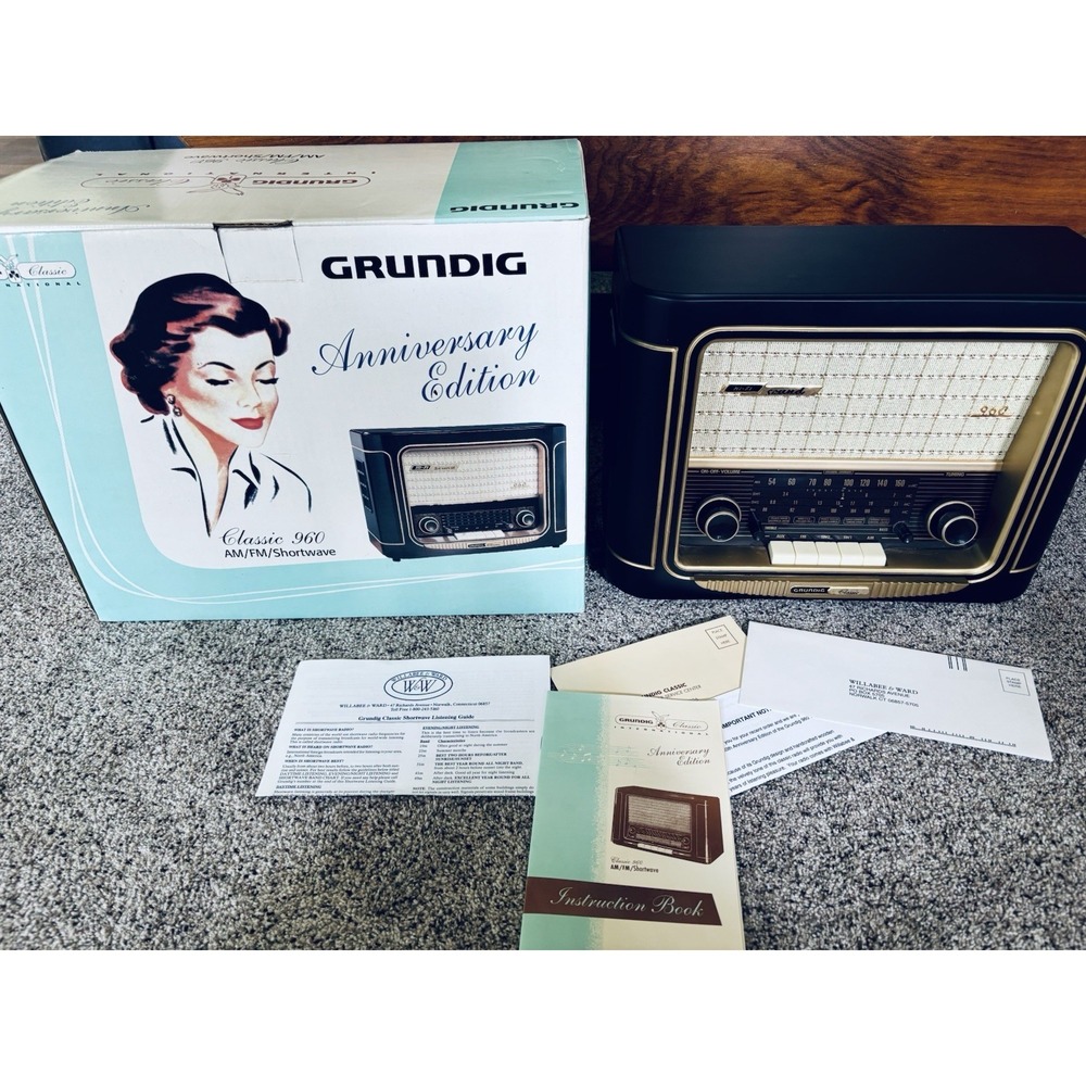 Grundig Anniversary Edition Model 960 AM/FM Shortwave Radio - Works Great!